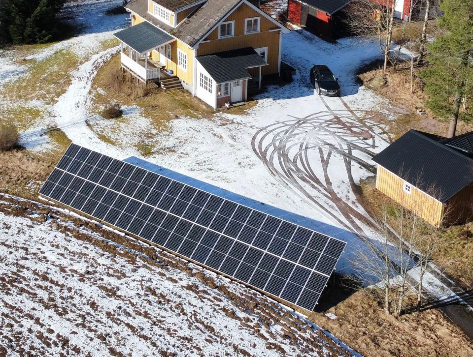 En fantastisk installation av solceller på en makalös plats i Askersund, genomförd av Solifokus, vilket möjliggör förnybar energiproduktion